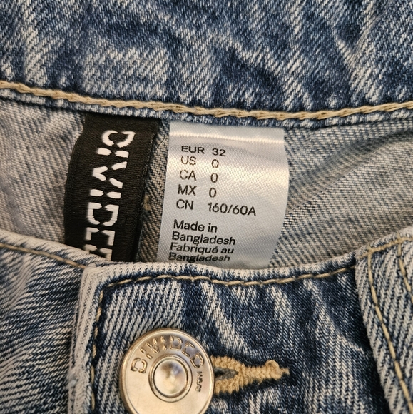 90s vibes Grafitti Jeans - Picture 4 of 6